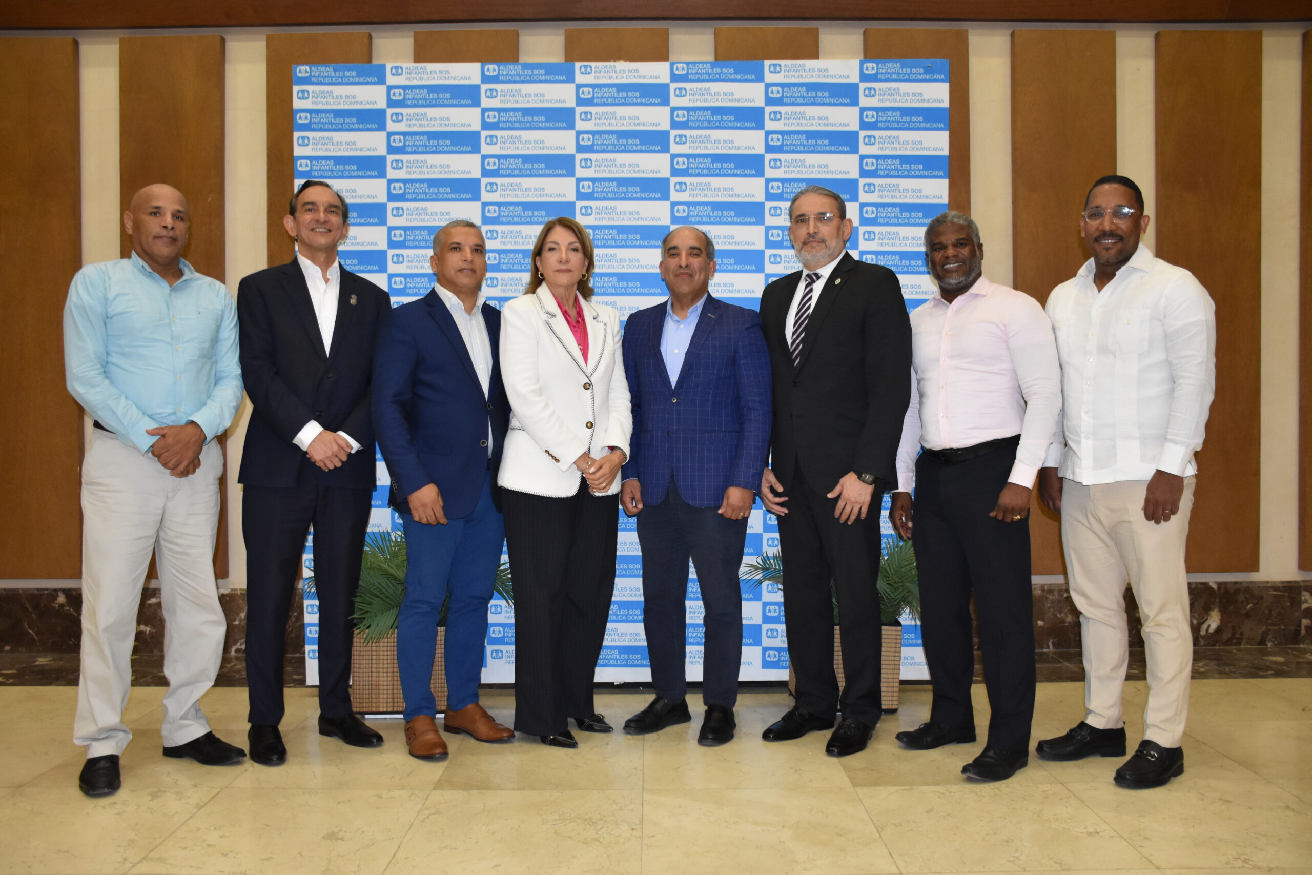 Junta directiva y director nacional de Aldeas Infantiles SOS República Dominicana